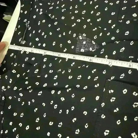 🔥 Black blouse with white floral dots size medium? - Picture 7 of 10